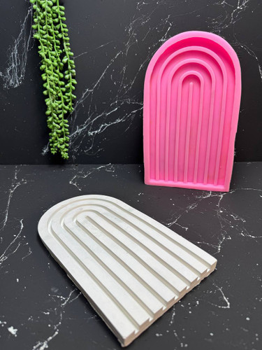 ارتفاع۲۳ سانت عرض۱۳ سانت